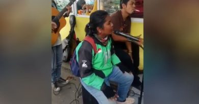 Driver GOJEK di Pekanbaru yang Memiliki Suara Merdu