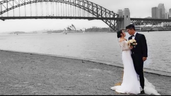 Ekspresi Foto Pernikahan Ayu dan Boy William di Sydney