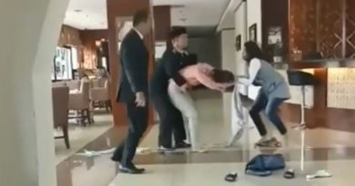 Kembali Beredar Video Viral Istri Sah Jambak Pelakor di Hotel