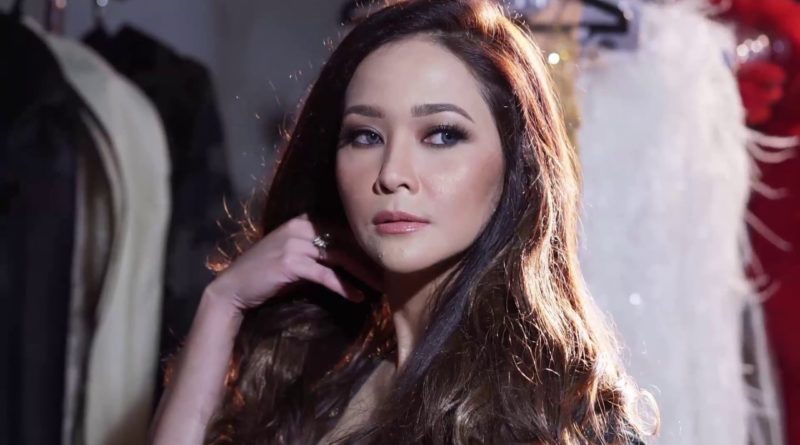 Maia Estianty Ulang Tahun, Pamer Cincin Mutiara Wedding Ring?