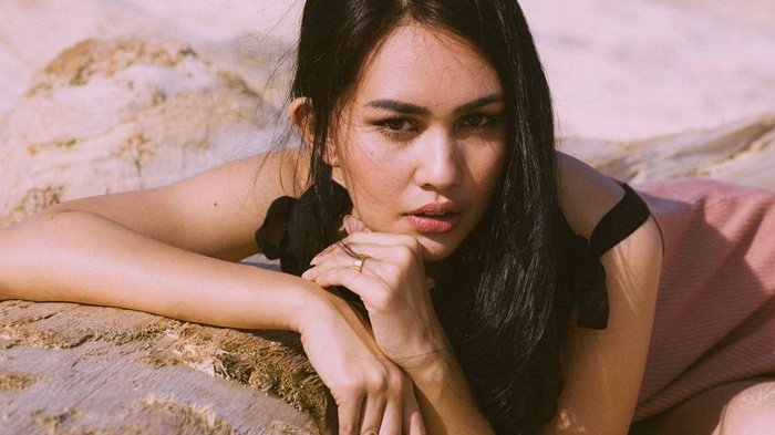 Pangling Banget, Kartika Putri di Make Up Gothic Netizen: Seksi!