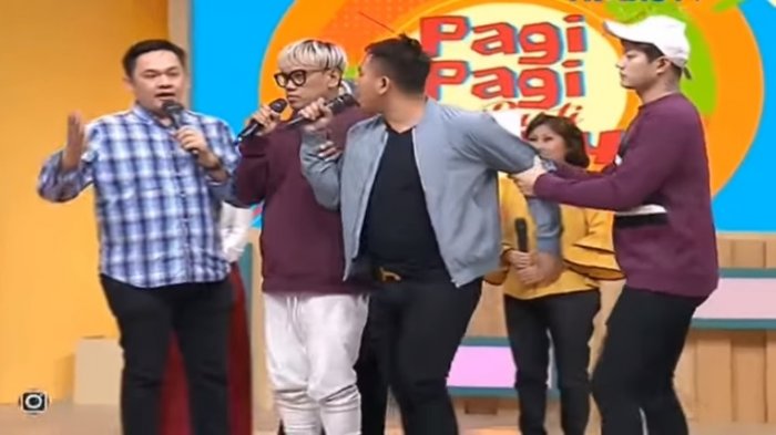 Pengeroyokan Vicky Prasetyo dan Farhat Abbas Terekam kamera