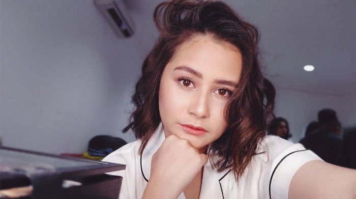 Prilly Latuconsina Pamer Rambut Baru di Pesawat, Harga Jam Tangannya Bikin Kaki Gemetar