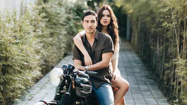 Raisa dan Hamish Bak Bangsawan Saat Kenakan Baju Tradisional India
