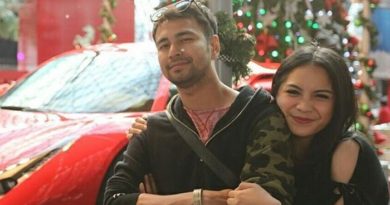 Reaksi Nagita Slavina Saat Ditantang Raffi Ahmad Make Up di dalam Mobil Balap