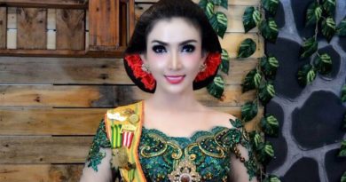Roro Fitria Lakukan Ritual Tengah Malam di Cepuri Parang Kusomo, Malah Dapat Doa dari Netter Begini