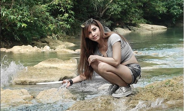 Seksinya Baby Margaretha Berfoto di Raja Ampat, Objeknya Bikin Gagal Fokus!