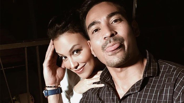 Tanggapan Robby Purba Saat Dikritik Pose Terlalu Mesra dengan Sophia Latjuba