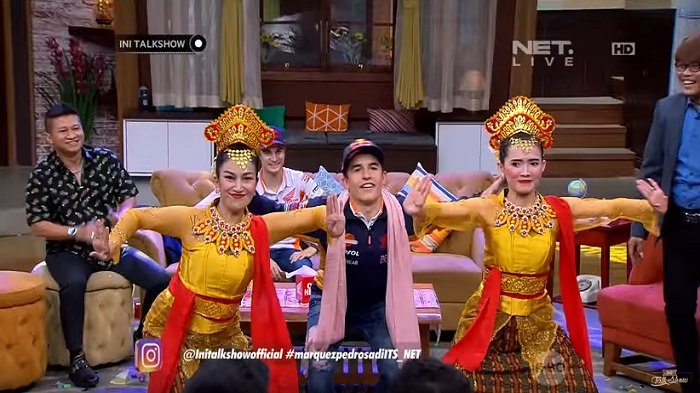 Aksi Kocak Marquez dan Pedrosa Bikin Ngakak Saat Joget Jaipong di Ini Talkshow
