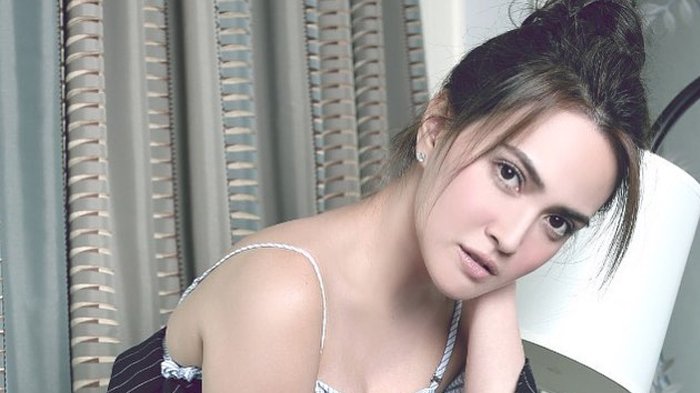 Body Seksi Shandy Aulia Membuat Style Pakaian Jadi Makin Mengoda Saat Bekerja
