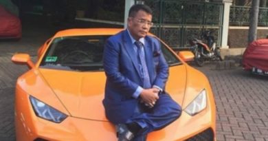 Hotman Paris Dapat Karangan Bunga Tulisannya Bikin Menarik Perhatian Netizen