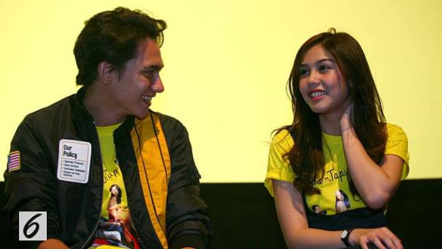Nettizen Kecewa Foto Ciuman Vanesha Prescilla dan Adipati Dolken Tersebar