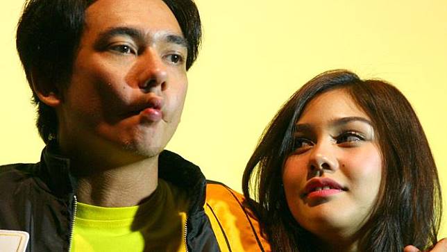 Netizen Kecewa Foto Ciuman Vanesha Prescilla dan Adipati Dolken Tersebar