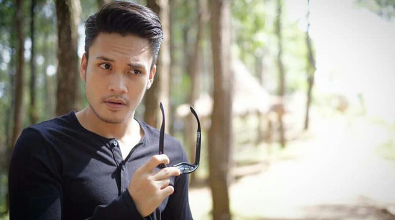 Randy Pangalila Menjalin hubungan jarak jauh dengan Kekasih Barunya