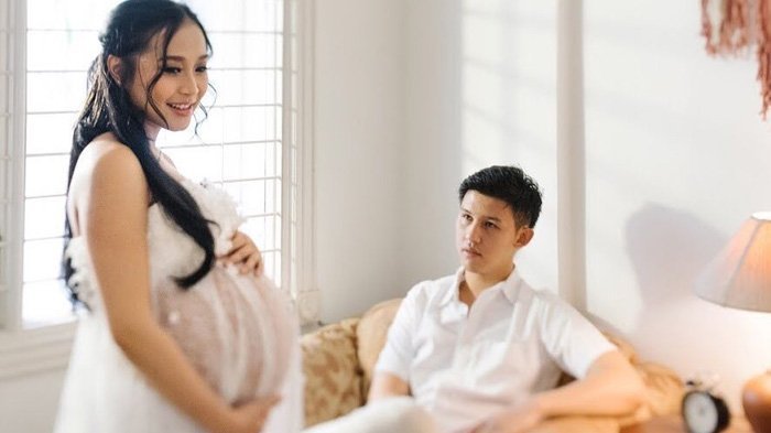 Rinni Wulandari di Nyinyir Karena Umbar Aurat Saat Foto Hamil