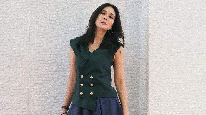 Alasan Dibalik Beredar Foto Luna Maya Pakai Gaun Pengantin