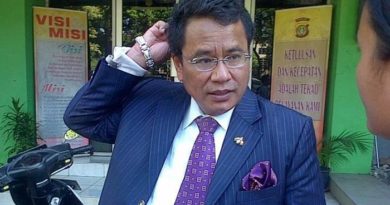 Harga Dasi Hotman Paris Saat Belanja di Singapura Setara 2 Mobil Kijang, Penasaran Modelnya?