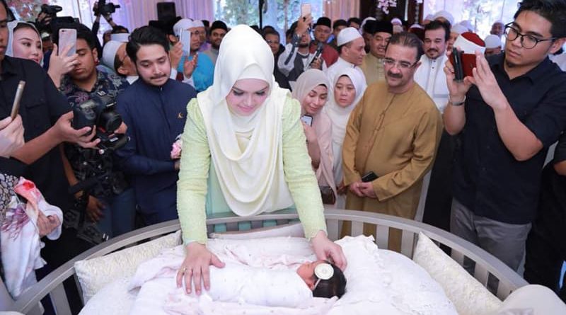 Menggelar Acara Aqiqah Anak Siti Nurhaliza Seperti Pesta Pernikahan