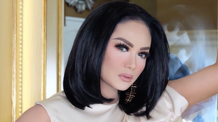 Model Baju Krisdayanti Jadi Topik Nyinyir Netizen, Apa Benar Tembus Pandang?