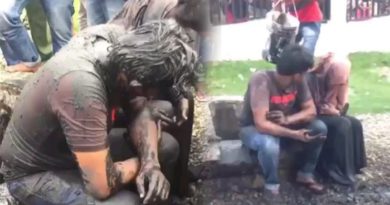 Video Warga Gerebek Sepasang Muda-Mudi dan Disiram Air Comberan
