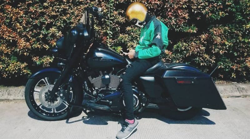 Antarkan Pelanggan Go-Jek Gunakan Motor Harley Bikin Lumer Penumpang Wanita