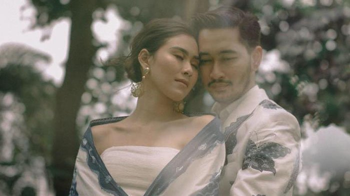 Terlalu Vulgar, Model Baju Syahnaz Untuk Pre Wedding Kena Cibiran