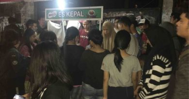 Viral di Medsos Rela Antre Berjam Jam Demi Es Kepal