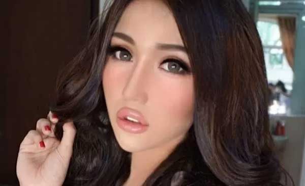 Lucinta Luna Tetap Pamer Goyang Seksi Ala Nicki Minaj