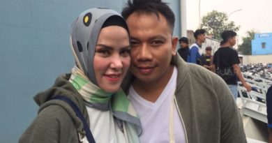 Video Vicky Prasetyo Nangis Sesenggukan Saat Bertemu Mantan