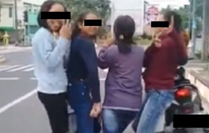 Video Viral Ke 4 Remaja Joget Tik Tok di Lampu Merah Dicyduk Polisi