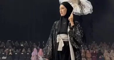 Deretan Artis Cewek yang punya tinggi badan di atas rata-rata