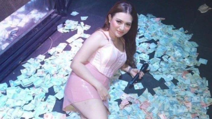 Nathalie Holscher Pamer Uang Sekasur Dari Hasil Saweran DJ