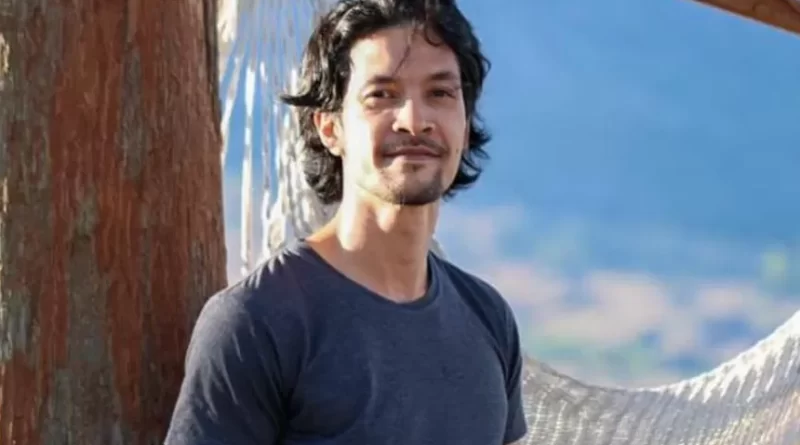Edward Akbar di Labrak Ibunya Kimberly Ryder