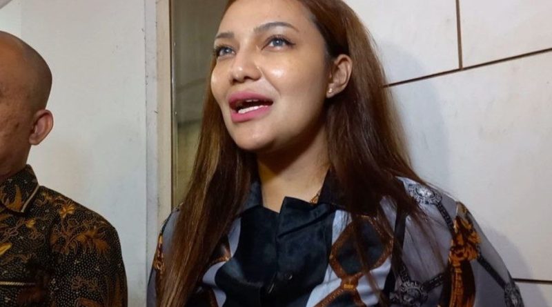 Wanita Ini Viral Gegara Soroti Nikta Mirzani