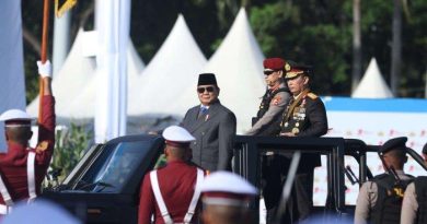 Prabowo Naiki Mobil Maung di acara HUT Bhyangkara ke-79