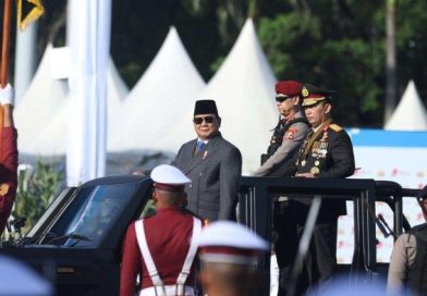 Prabowo Naiki Mobil Maung di acara HUT Bhyangkara ke-79