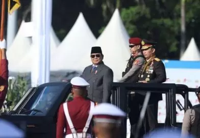 Prabowo Naiki Mobil Maung di acara HUT Bhyangkara ke-79