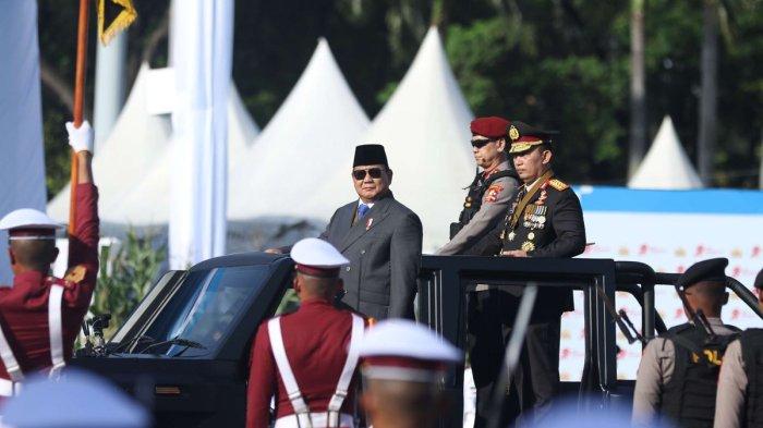 Prabowo Naiki Mobil Maung di acara HUT Bhyangkara ke-79