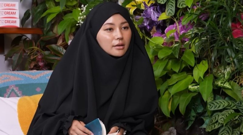 Rae Lil Black Tegaskan Masuk Islam Bukan Dedi Sensasi