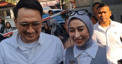 Reza Gladys dihujani Pertanyaan oleh Nikita Mirzani, sampe lemas