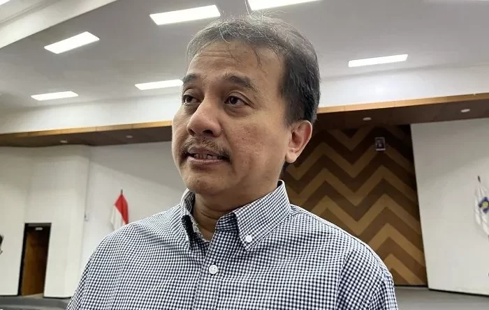 Roy Suryo Sindir Jokowi: Katanya Sakit, tapi Hadir di Kongres PSI?