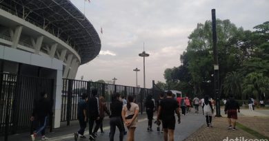 Viral, Suara aneh di speaker GBK saat seorang lagi olahraga pagi
