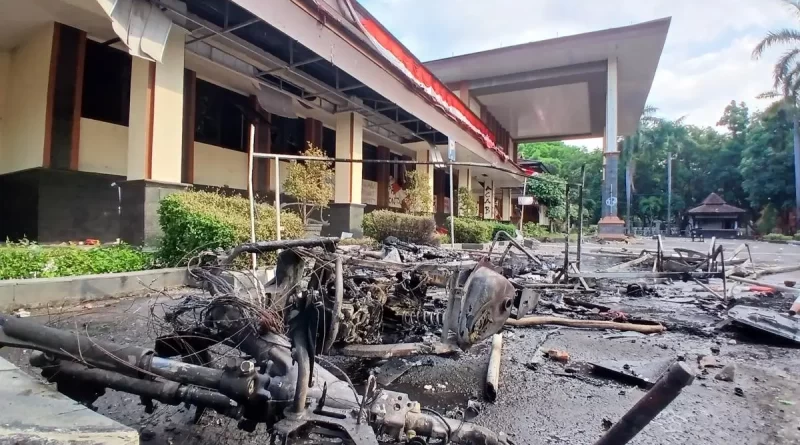 Satpam bernama Imron Kehilangan Motor Habis dibakar massa