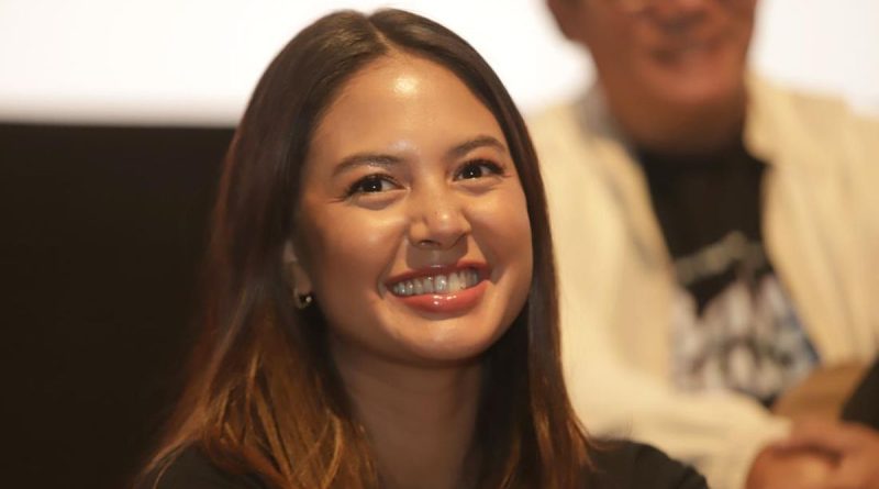 Seorang Aktris ini Curhat dipaksa masuk Politik oleh Aktris Senior