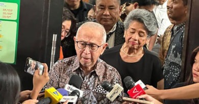 Ayahnya Menangis Minta Nadiem Makarim Dibebaskan