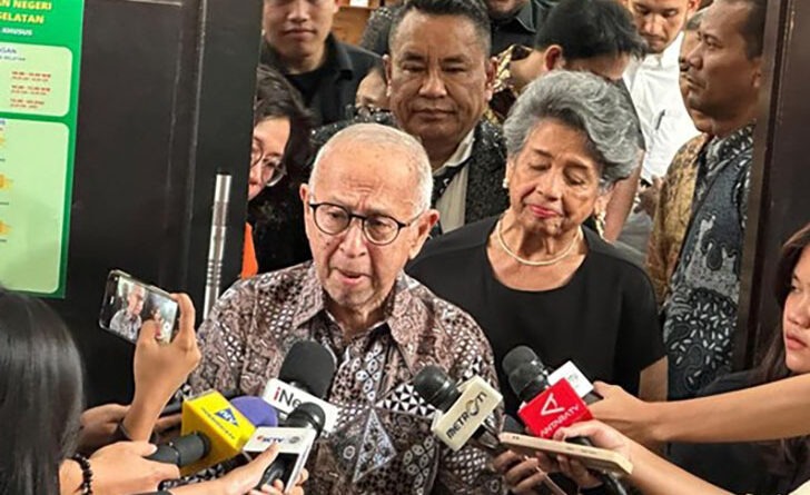 Ayahnya Menangis Minta Nadiem Makarim Dibebaskan