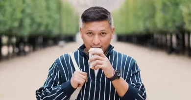 Inilah Sosok Wanita yang Lagi Dekat dengan Gading Marten