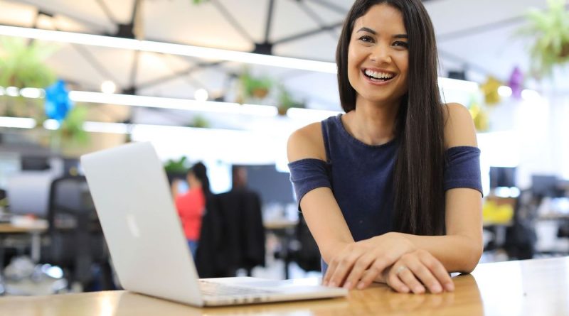 Inilah Wajah Perempuan Salah Satu Pendiri Canva Platform Desain