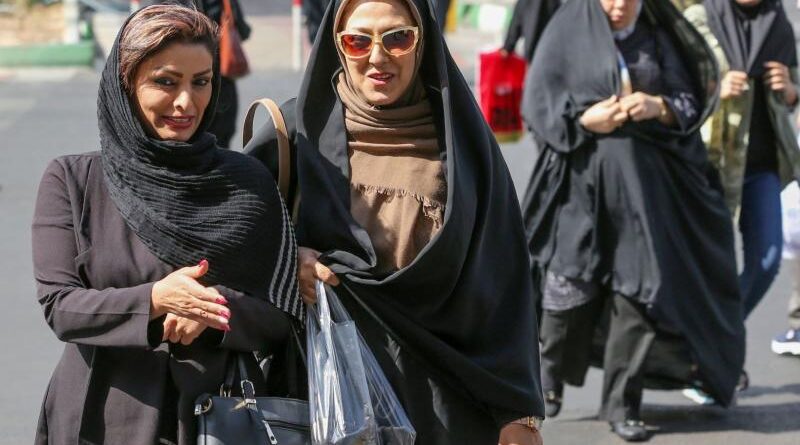 Pemerintah Iran Menerapkan UU Perempuan Tidak Dihukum jika lepas Hijab