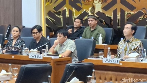 Ariel NOAH Diminta Ketua Baleg DPR untuk Nyanyi demi Mencairkan Suasana